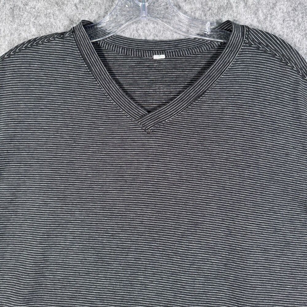 Lululemon T Shirt Mens Size Medium Blue Gray Striped Short Sleeve V Neck